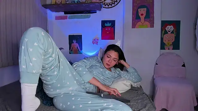 Snapshot of azumi_cutiepie_ chatting on March 6, 11:42 pm azumi cutiepie online show from March 6, 11:42 pm