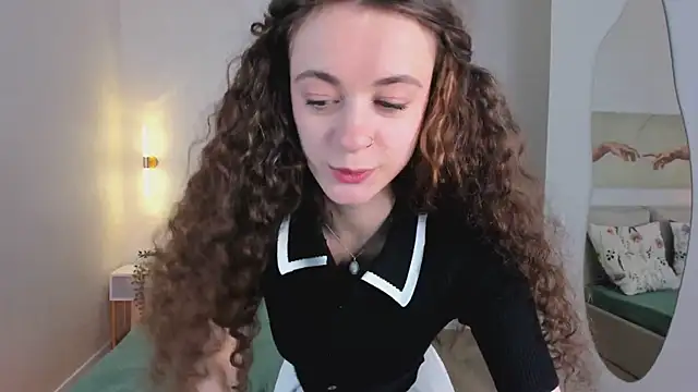 Snapshot of Curly_Moon chatting on June 20, 2:42 pm Curly Moon online show from June 20, 2:42 pm