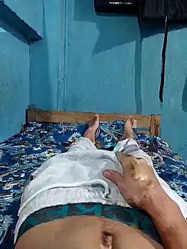 Snapshot of funnguy25 chatting on October 26, 7:47 am funnguy25 online show from October 26, 7:47 am