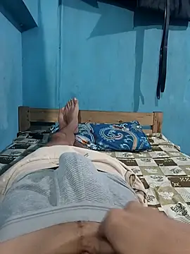 Snapshot of funnguy25 chatting on June 21, 5:32 am funnguy25 online show from June 21, 5:32 am