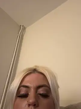 Blondiee3088 online show from December 1, 6:30 pm