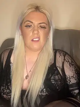 Blondiee3088 online show from December 3, 10:18 pm