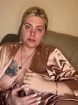 Blondiee3088 online show from December 11, 12:02 am