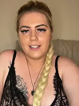 Blondiee3088 online show from January 26, 8:34 pm