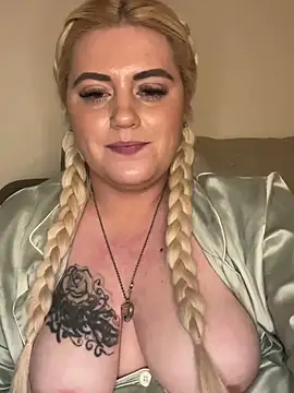 Blondiee3088 online show from February 10, 11:45 pm