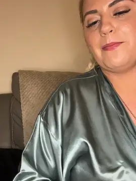 Blondiee3088 online show from February 20, 8:14 pm