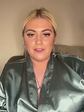 Blondiee3088 online show from March 4, 5:03 pm