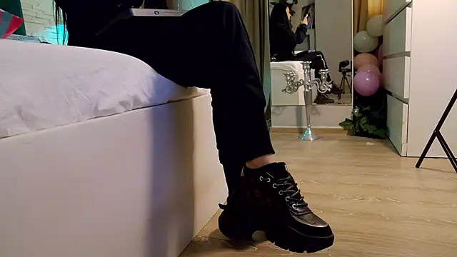 FeetVibe online show from December 5, 8:23 am