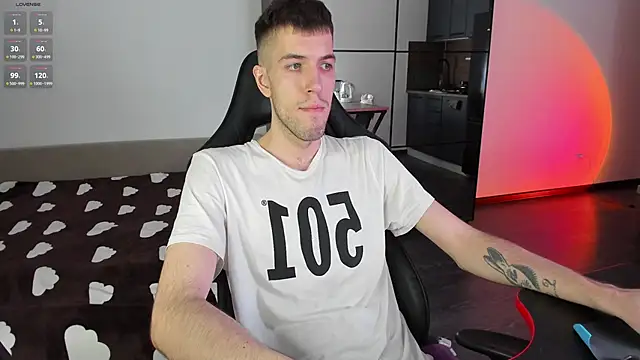 White Dylan online show from March 7, 9:48 pm