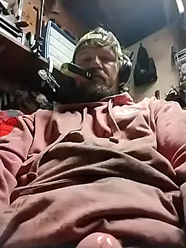 Snapshot of hornygiltz92 chatting on December 4, 12:36 pm hornygiltz92 online show from December 4, 12:36 pm