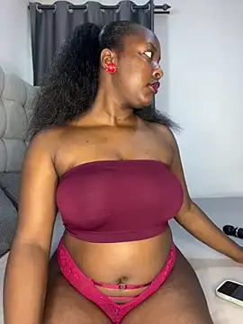 Snapshot of prettiepearl chatting on May 5, 7:49 am prettiepearl online show from May 5, 7:49 am