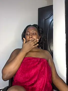 Snapshot of prettiepearl chatting on June 11, 6:39 pm prettiepearl online show from June 11, 6:39 pm