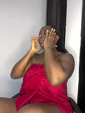Snapshot of prettiepearl chatting on June 12, 7:24 pm prettiepearl online show from June 12, 7:24 pm