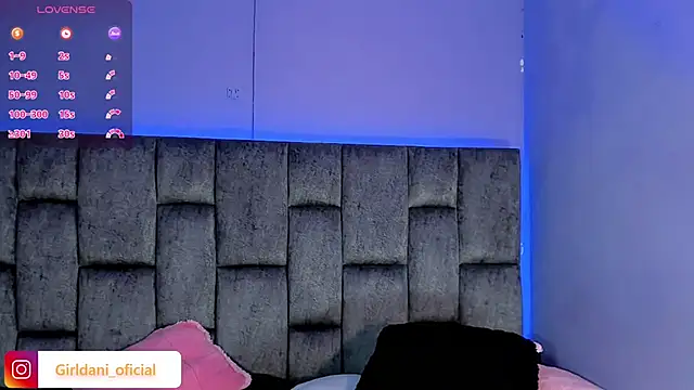 Liittle foxxxy online show from February 2, 1:30 pm