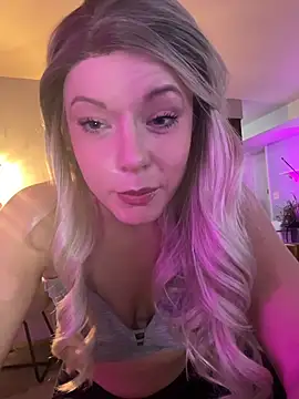 Snapshot of EllaSnow chatting on March 13, 5:47 am EllaSnow online show from March 13, 5:47 am