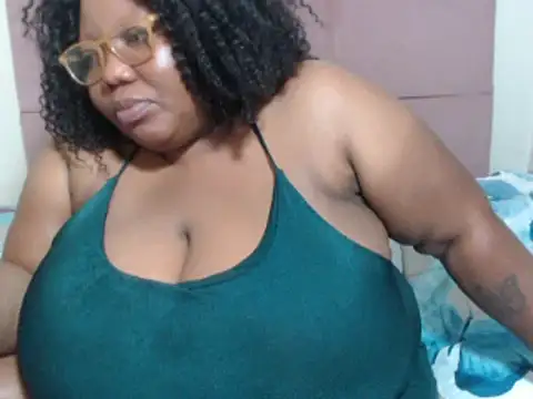 Snapshot of DAIRYBELLELIZxx chatting on March 6, 8:27 pm DAIRYBELLELIZxx online show from March 6, 8:27 pm