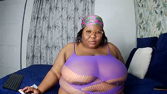 Snapshot of DAIRYBELLELIZxx chatting on June 3, 9:09 pm DAIRYBELLELIZxx online show from June 3, 9:09 pm