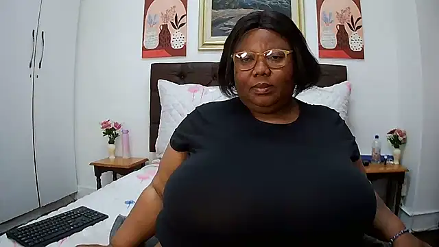 Snapshot of DAIRYBELLELIZxx chatting on July 3, 8:10 am DAIRYBELLELIZxx online show from July 3, 8:10 am