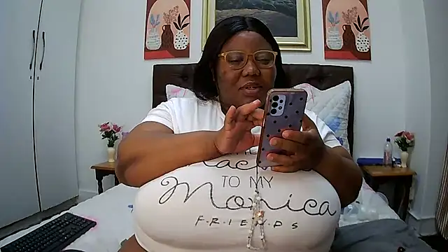 Snapshot of DAIRYBELLELIZxx chatting on July 3, 10:05 pm DAIRYBELLELIZxx online show from July 3, 10:05 pm