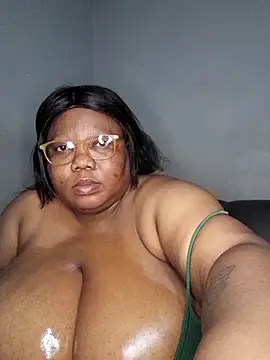 Snapshot of DAIRYBELLELIZxx chatting on July 19, 3:43 am DAIRYBELLELIZxx online show from July 19, 3:43 am