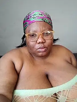 Snapshot of DAIRYBELLELIZxx chatting on August 2, 2:04 pm DAIRYBELLELIZxx online show from August 2, 2:04 pm