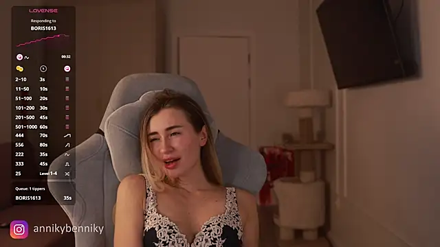 Coconutkittyy online show from March 8, 12:11 am