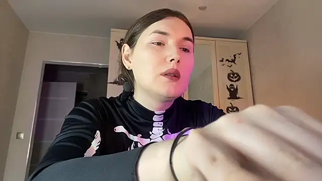 Maria Bowie online show from October 29, 7:54 am