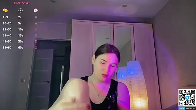 Maria Bowie online show from April 25, 4:04 am