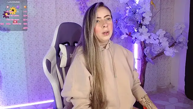 Snapshot of NaomiFox1 chatting on March 14, 2:42 am NaomiFox1 online show from March 14, 2:42 am