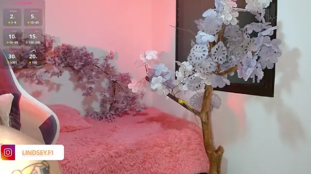 Snapshot of NaomiFox1 chatting on October 22, 3:40 am NaomiFox1 online show from October 22, 3:40 am