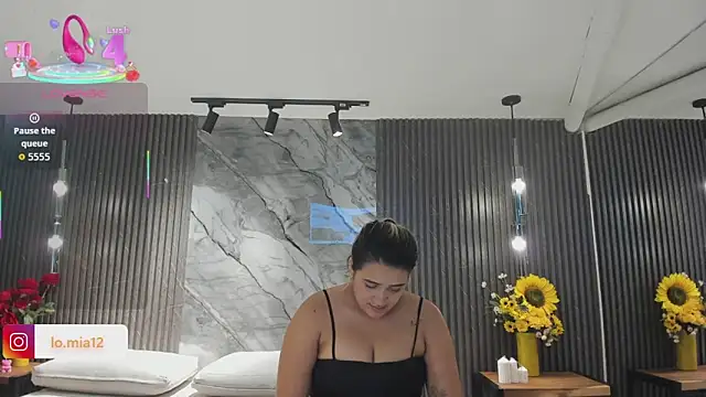 Snapshot of julietha_taylor chatting on May 4, 2:51 am julietha taylor online show from May 4, 2:51 am