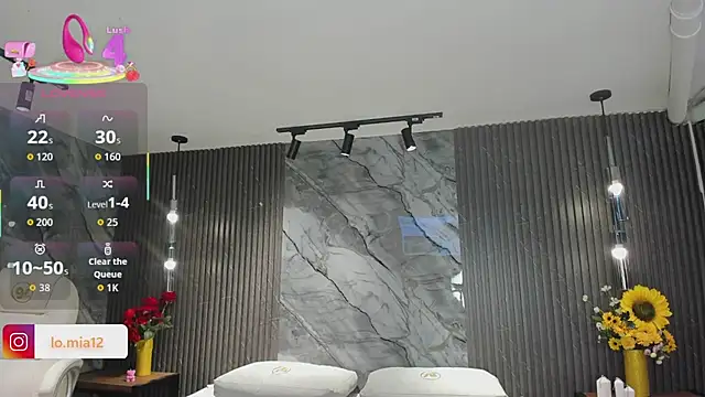 Snapshot of julietha_taylor chatting on May 7, 12:27 am julietha taylor online show from May 7, 12:27 am