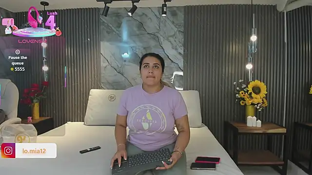 Snapshot of julietha_taylor chatting on May 15, 12:39 am julietha taylor online show from May 15, 12:39 am