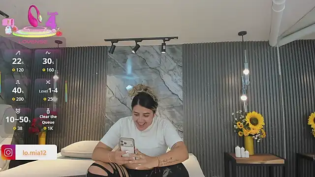 Snapshot of julietha_taylor chatting on May 25, 3:01 am julietha taylor online show from May 25, 3:01 am