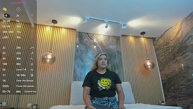 Snapshot of julietha_taylor chatting on July 8, 9:19 pm julietha taylor online show from July 8, 9:19 pm
