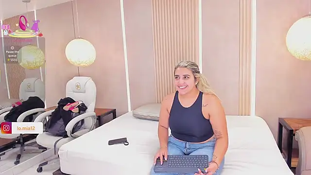 Snapshot of julietha_taylor chatting on July 10, 10:56 pm julietha taylor online show from July 10, 10:56 pm