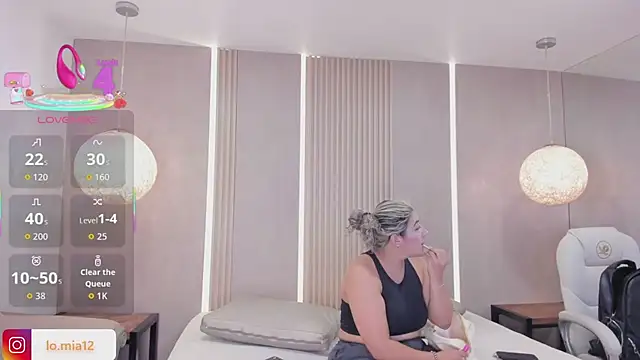 Snapshot of julietha_taylor chatting on July 18, 2:05 am julietha taylor online show from July 18, 2:05 am