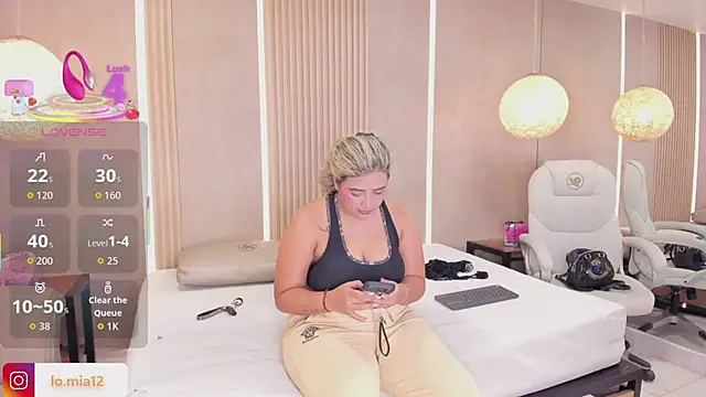 Snapshot of julietha_taylor chatting on July 29, 2:43 am julietha taylor online show from July 29, 2:43 am