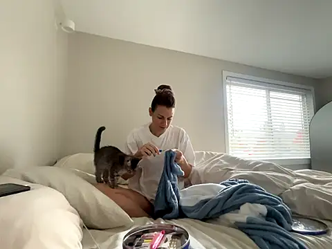 MissSwitch online show from October 31, 2:18 pm