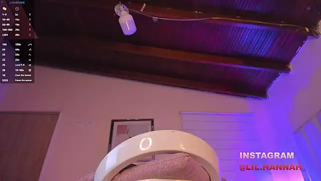 lil hanna18 online show from December 18, 2:49 pm