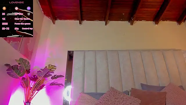 lil hanna18 online show from November 10, 7:35 pm