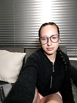 Snapshot of milena_23x chatting on February 13, 7:03 am milena 23x online show from February 13, 7:03 am