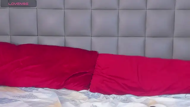 Snapshot of honey_moonts chatting on February 15, 1:49 pm honey moonts online show from February 15, 1:49 pm