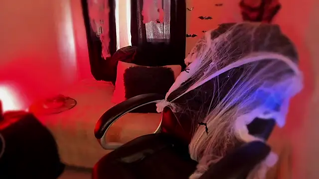 isabelithaa online show from October 15, 2:50 pm