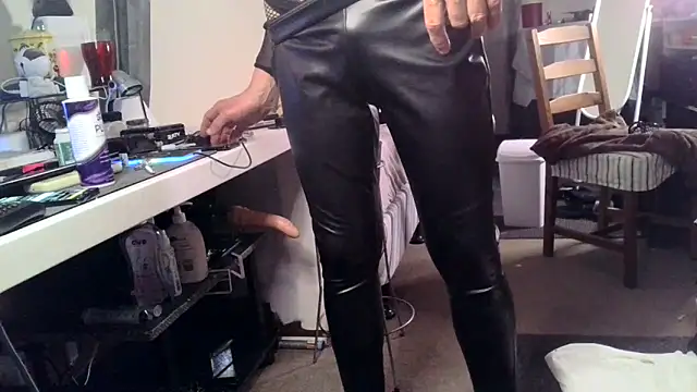Snapshot of SissyJamie123 chatting on April 15, 6:48 pm SissyJamie123 online show from April 15, 6:48 pm