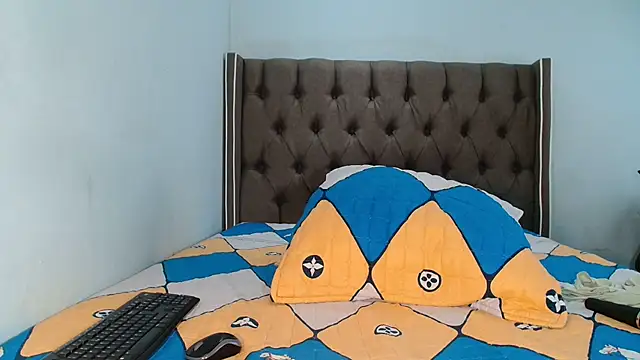 CHOCKYCHOCX2 online show from December 3, 5:15 am