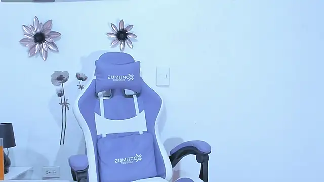 Snapshot of AnneGagner chatting on December 11, 9:55 pm AnneGagner online show from December 11, 9:55 pm