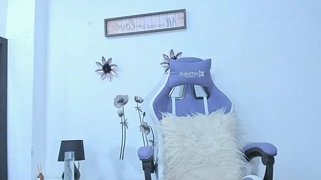 Snapshot of AnneGagner chatting on December 21, 11:56 pm AnneGagner online show from December 21, 11:56 pm