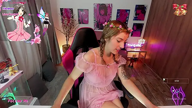 Snapshot of annieesweett chatting on November 27, 2:08 pm annieesweett online show from November 27, 2:08 pm