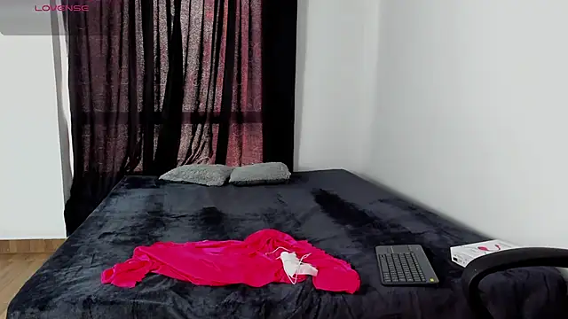 Snapshot of lorymoon chatting on December 12, 7:04 pm lorymoon online show from December 12, 7:04 pm